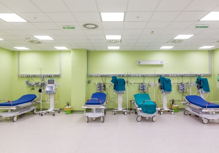 Bolnički kreveti i oprema u Kliničkom centru Niš