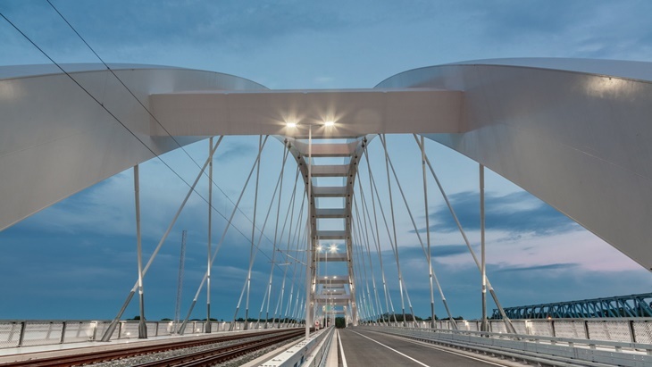 Bridge with led lighting system